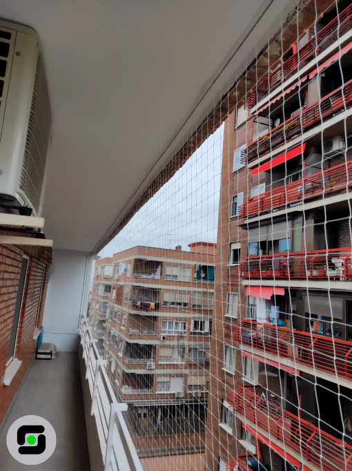 proteger balcón con red de seguridad
