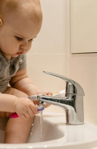 seguridad infantil para bebes de 6 a 12 meses y el agua<br />
